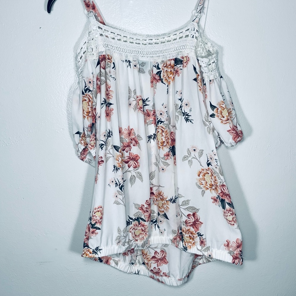 Women’s Torrid Floral Cold Shoulder Top - Picture 4 of 4